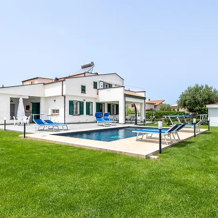 Arvilla With Private Pool Vakantiehuis Campofelice Di Roccella