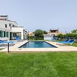 Arvilla With Private Pool Feriehus Campofelice Di Roccella